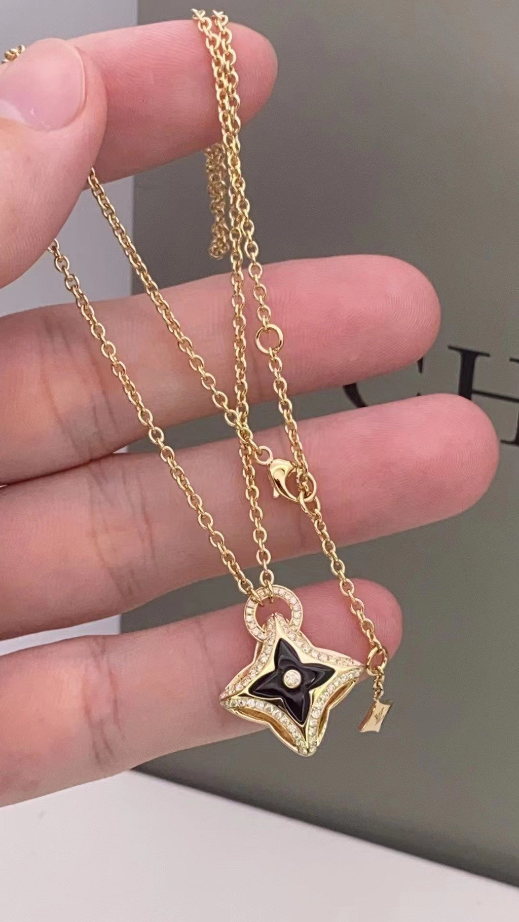 LOUIS VUITTON STAR PEDANT PINK GOLD DIAMOND NECKLACE