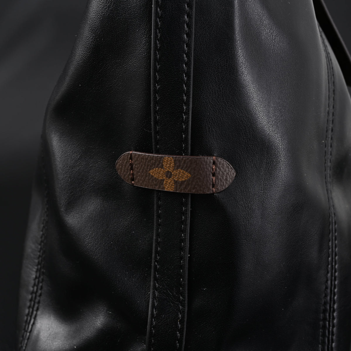 louis-vuitton-black-mahina-leather-hobo-shoulder-bag Tote